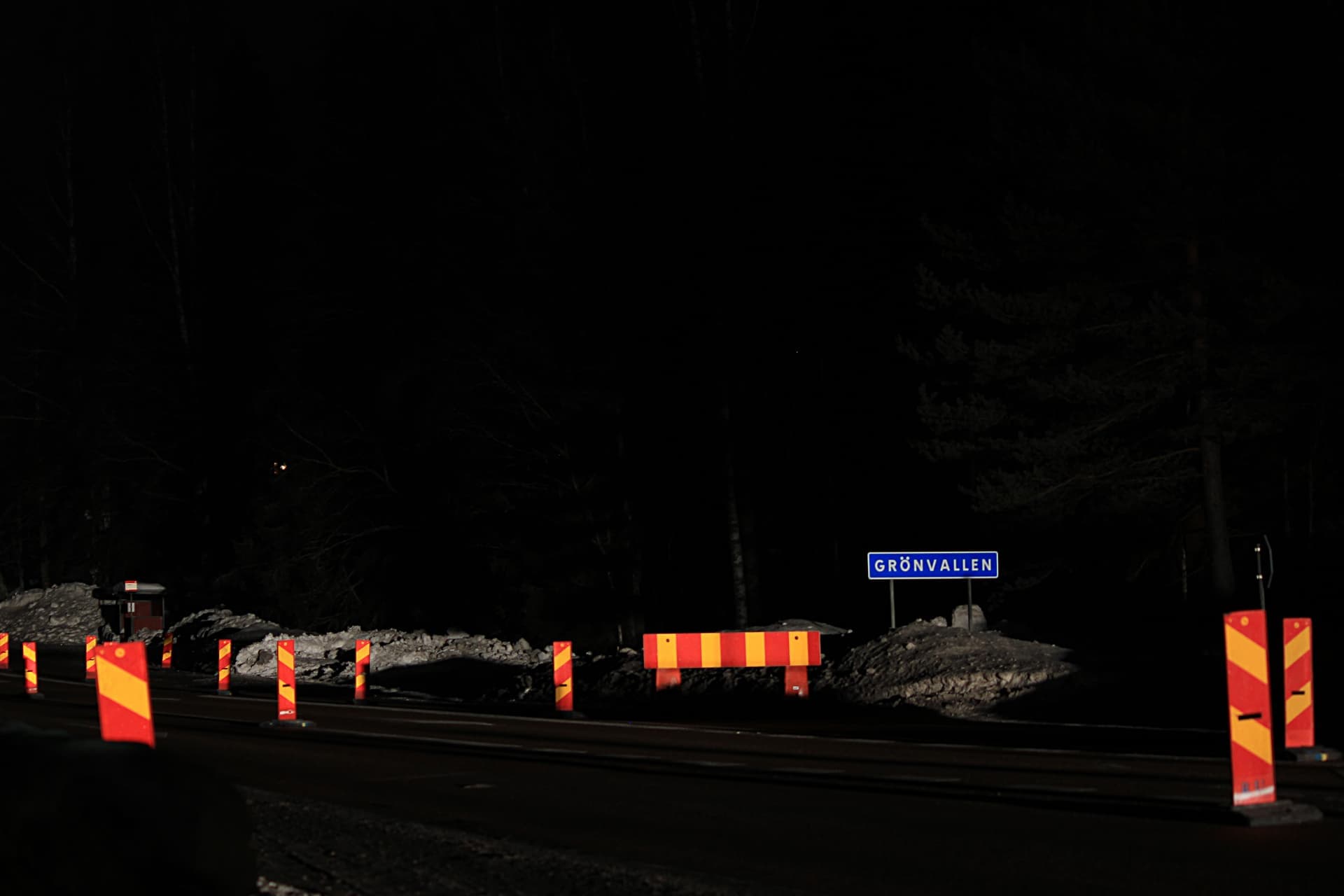 Vägarbete med arbetslag på avstånd